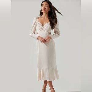 ASTR the Label Lainie Cutout Long Sleeve Midi Dress